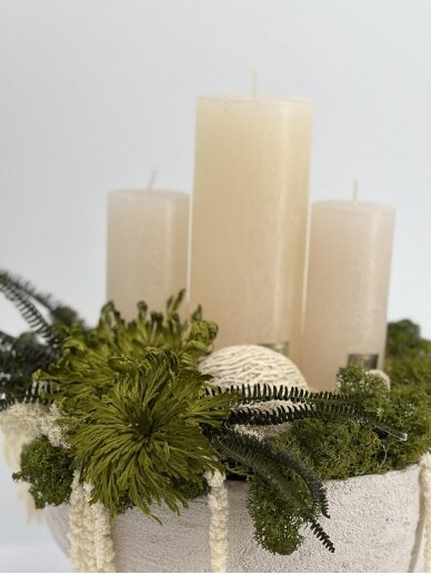 Džiovintų augalų ir samanų kompozicija su žvakėmis "3 candles with moss" 1